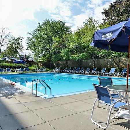 Courtyard By Marriott New York Laguardia Airport Hotel Exterior photo