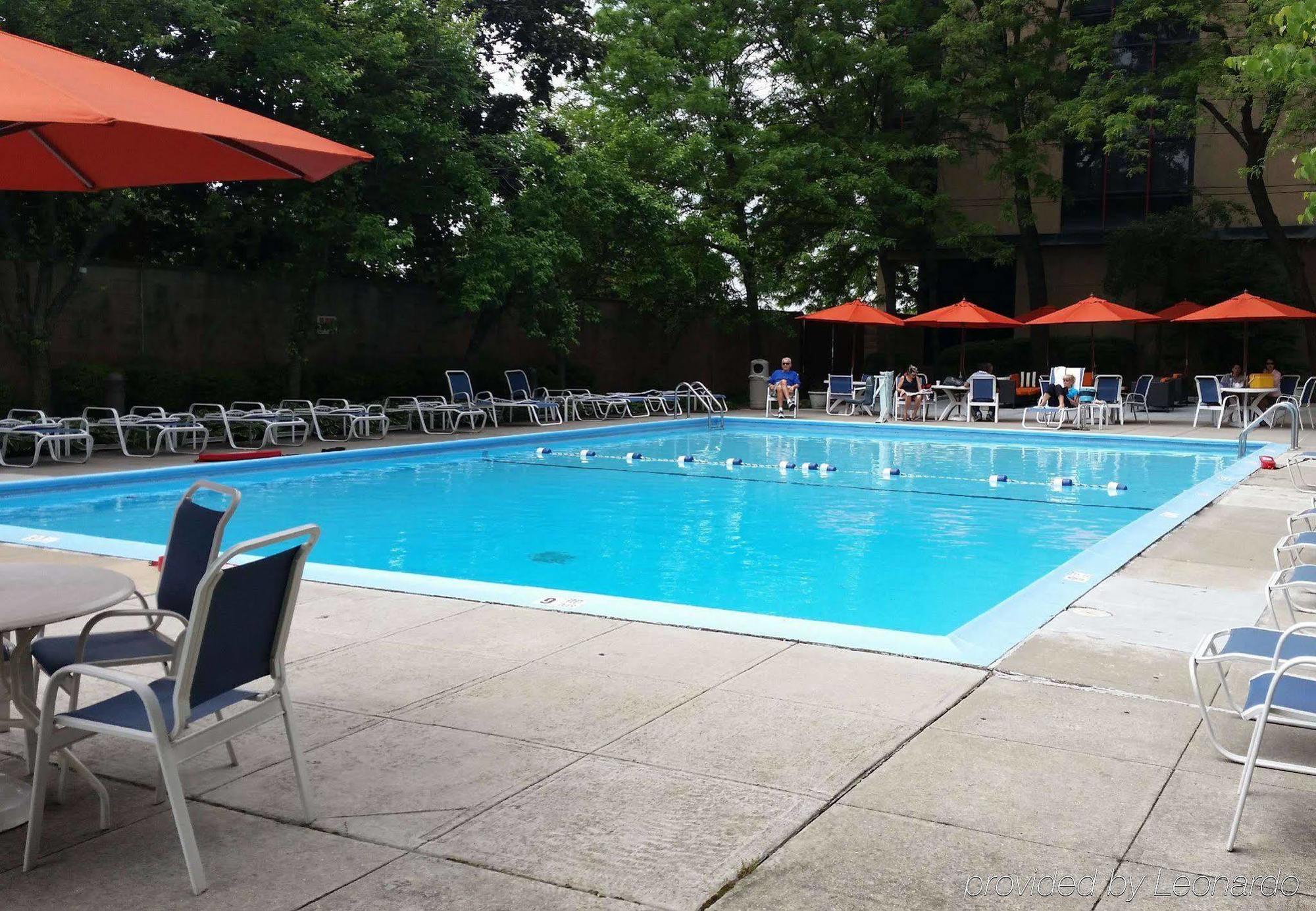 Courtyard By Marriott New York Laguardia Airport Hotel Exterior photo