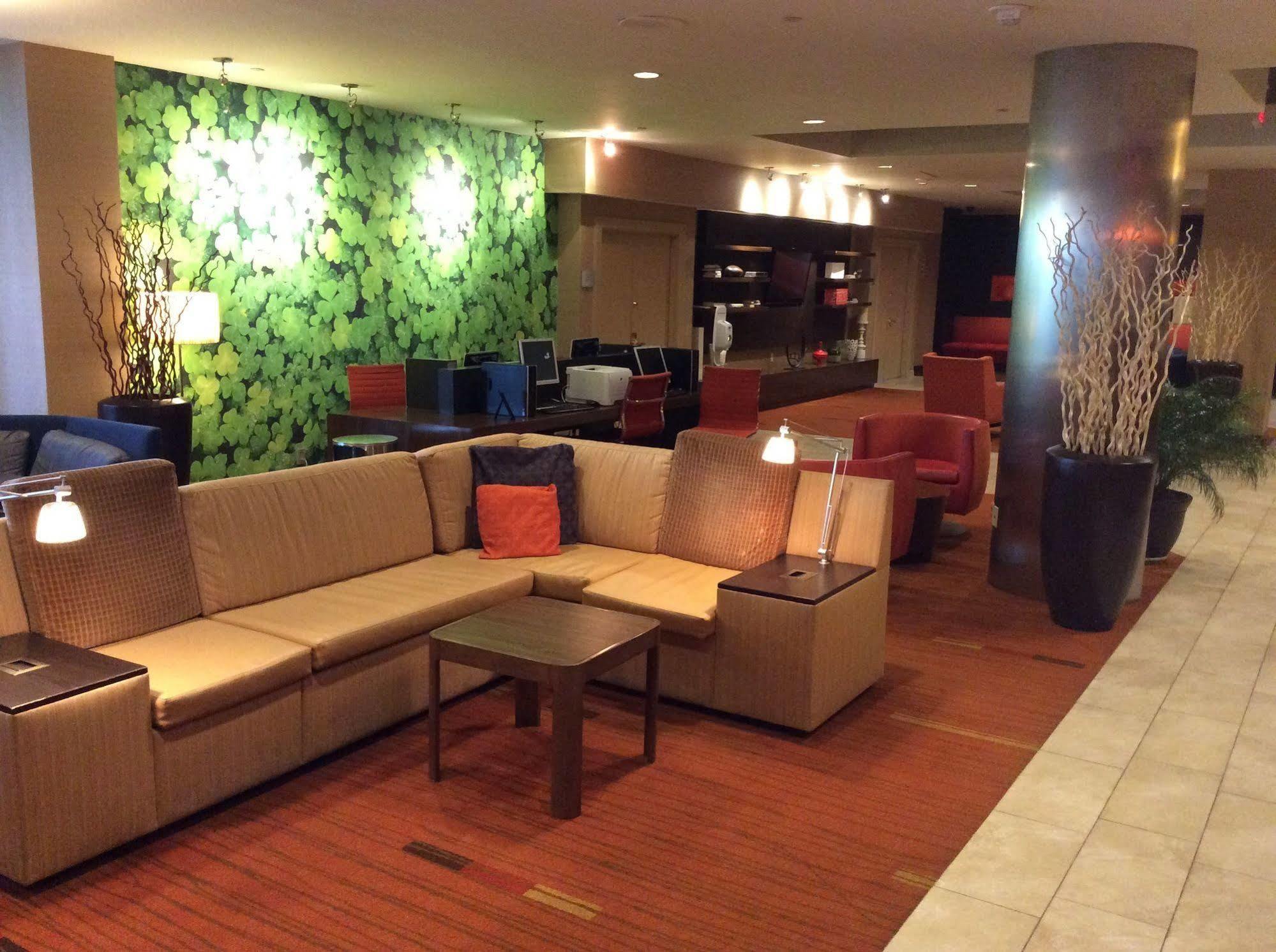 Courtyard By Marriott New York Laguardia Airport Hotel Exterior photo