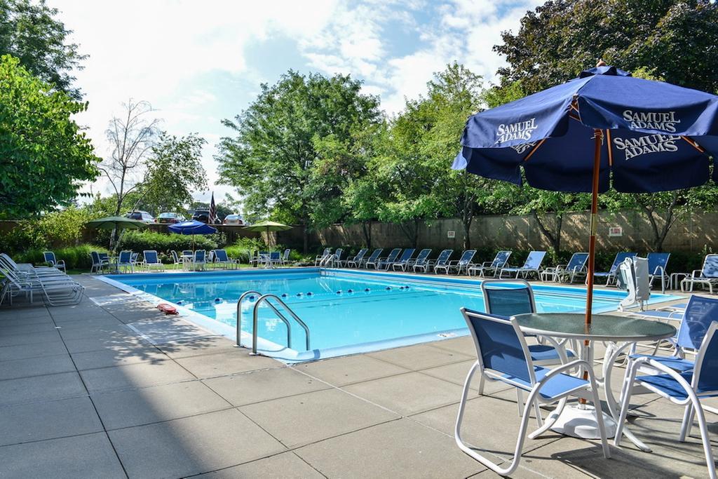 Courtyard By Marriott New York Laguardia Airport Hotel Exterior photo